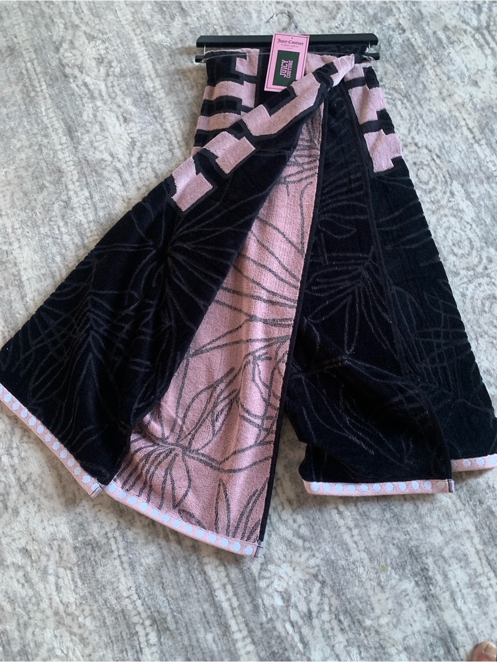 🆕- OVERSIZED BEACH TOWEL BY JUICY COUTURE HOME 6 FEET LONG LICORICE - Picture 7 of 7